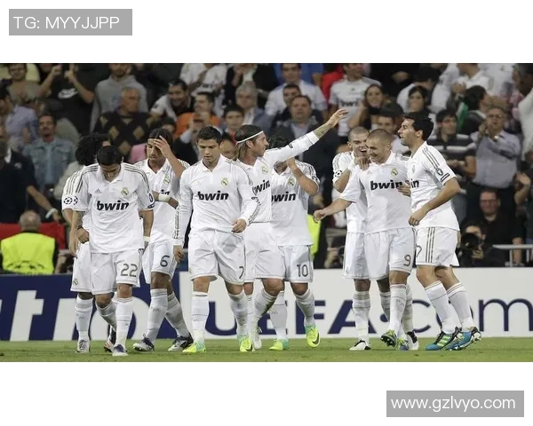 西班牙足球明星闪耀皇马赛场展现无与伦比的足球才华与激情